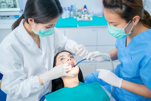 Four Fixes Your General Dentist Will Recommend For A Chipped Tooth