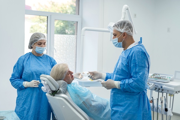 The Benefits Of Seeing A Same Day Dentist For Dental Emergencies